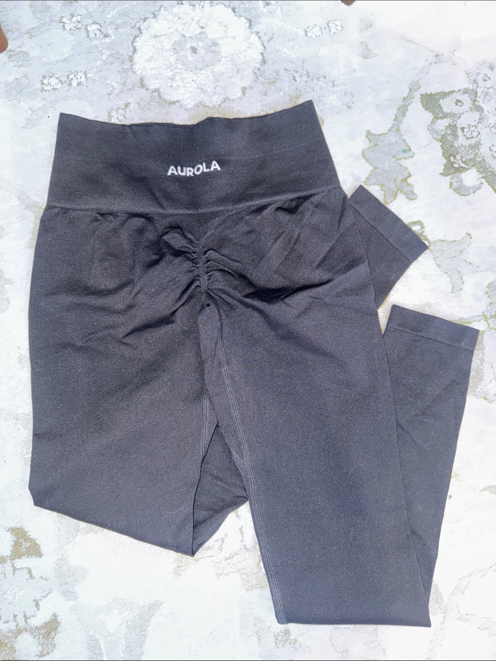 AuroLa Black High-Rise Ruched-Back Leggings